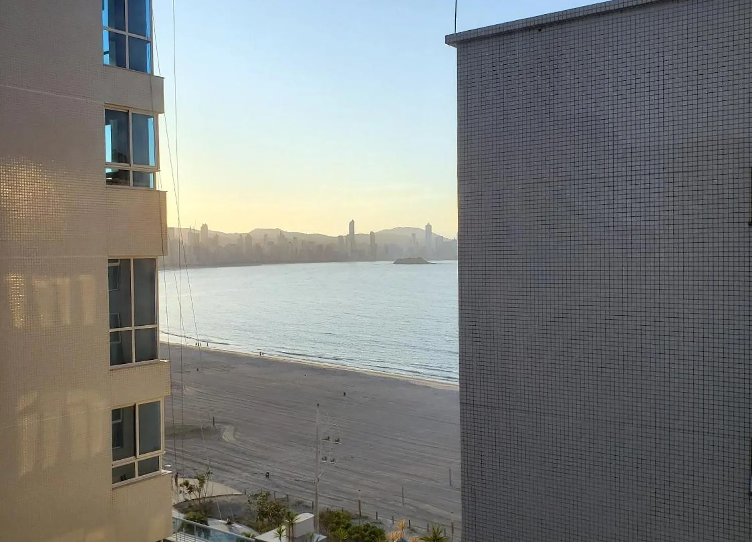 Apartamento Aconchegante, Pe Na Areia, 1 Dormitorio - Andar Alto Balneário Camboriú 0*,